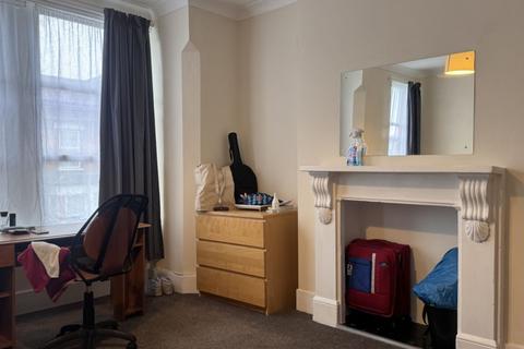 House share to rent, Tennyson Road, Kilburn, NW6