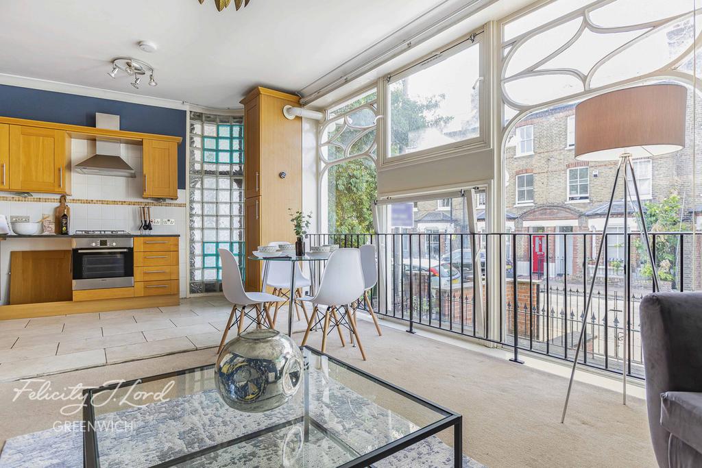 Old Woolwich Road, London, SE10 9PR 2 bed apartment for sale £475,000