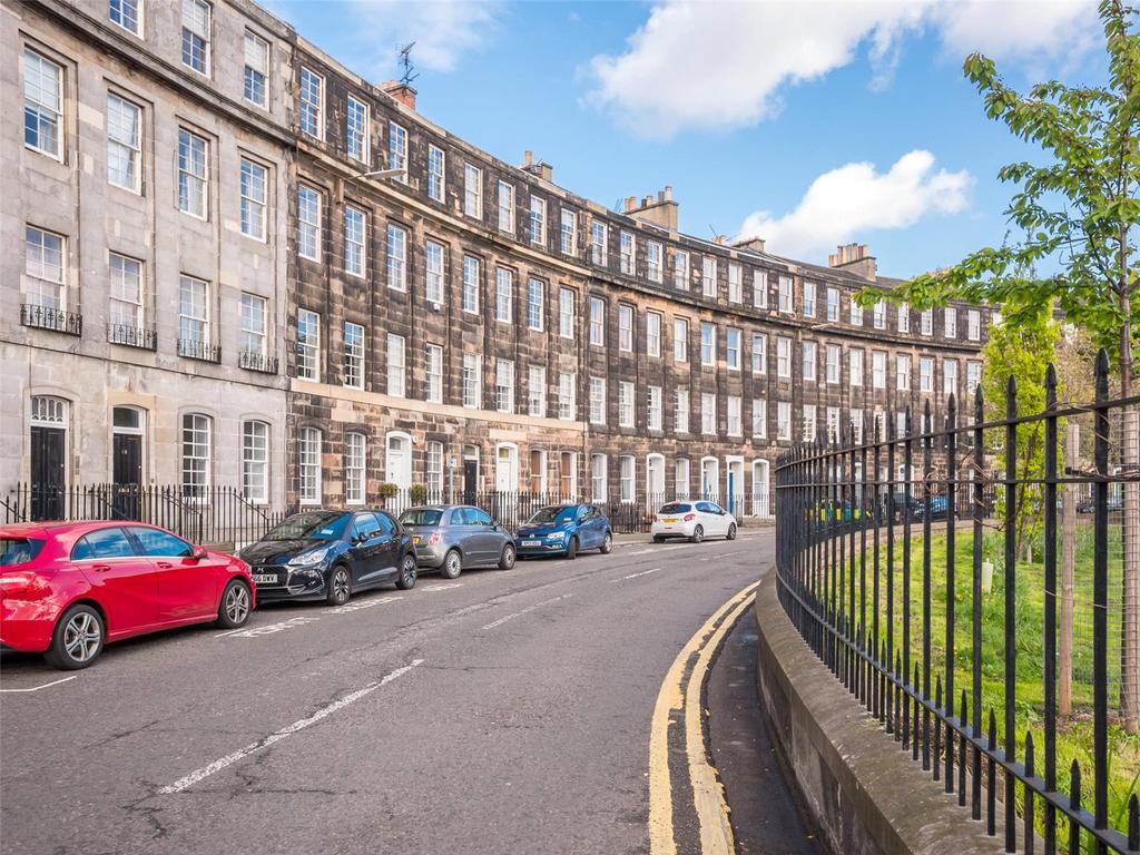 Gardners Crescent, Edinburgh, EH3 2 bed apartment £1,100 pcm (£254 pw)