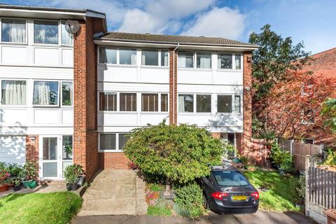24 Hatcliffe Close, London, SE3 9UE