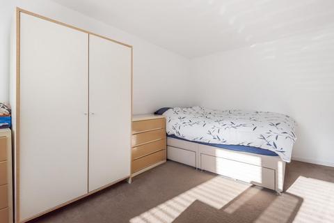 24 Hatcliffe Close, London, SE3 9UE