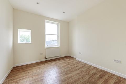 4 bedroom apartment to rent, Colas Mews, Kilburn, London, NW6