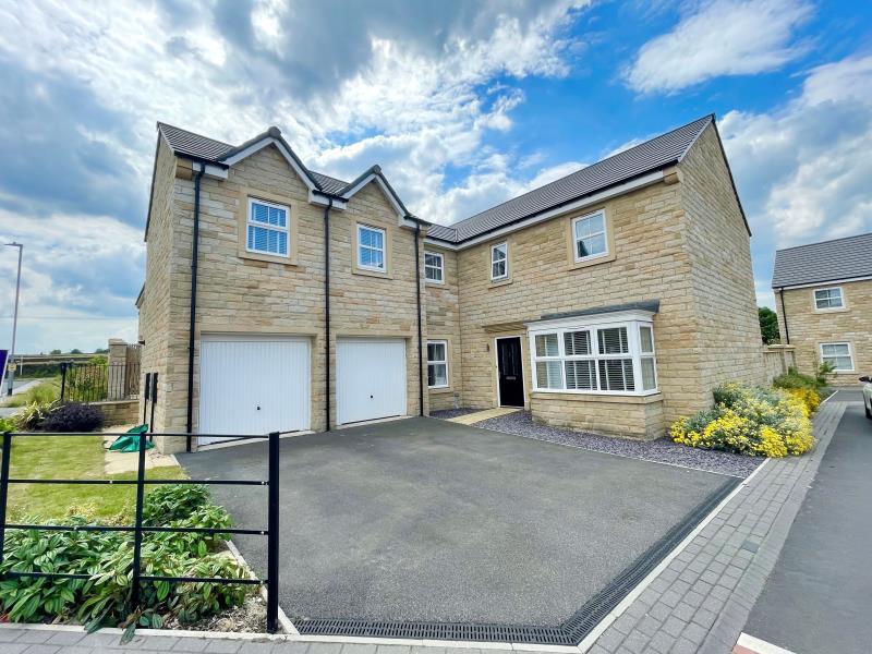 Boshaw Mews, Scholes, Holmfirth, HD9 1WB 5 bed detached house £1,800