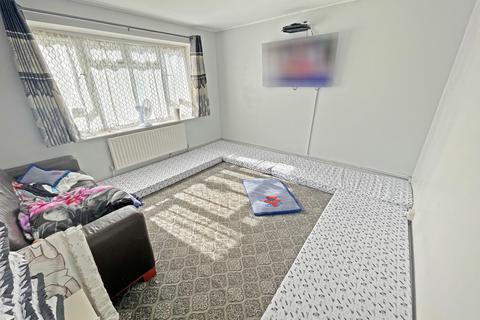 2 bedroom flat for sale, Grange Court, Old Ruislip Road, Northolt, Greater London, UB5
