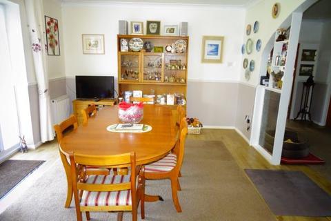 98 Town Lane, Stanwell, Staines-upon-thames, TW19 7PE