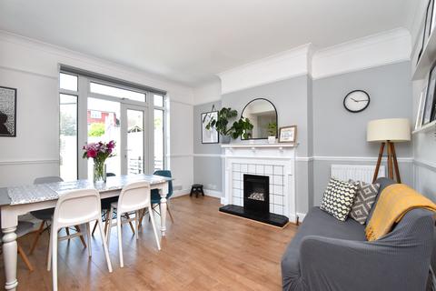 24 Nyon Grove, London, SE6 4EU