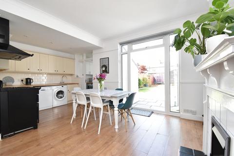 24 Nyon Grove, London, SE6 4EU