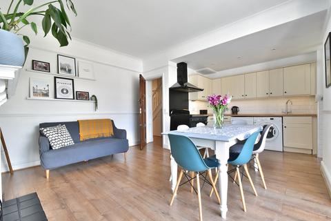 24 Nyon Grove, London, SE6 4EU