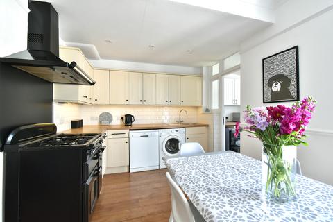 24 Nyon Grove, London, SE6 4EU