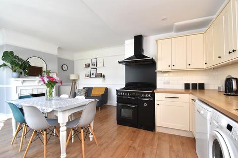 24 Nyon Grove, London, SE6 4EU