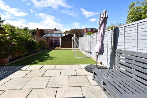 24 Nyon Grove, London, SE6 4EU