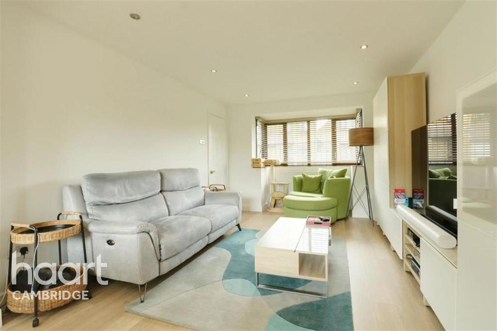Field View, Bar Hill 3 bed detached house £1,350 pcm (£312 pw)