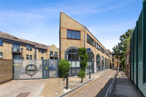 2 bedroom maisonette for sale, Shacklewell Street, London, E2