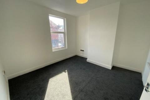 2 bedroom terraced house to rent, Shafton Lane, Holbeck