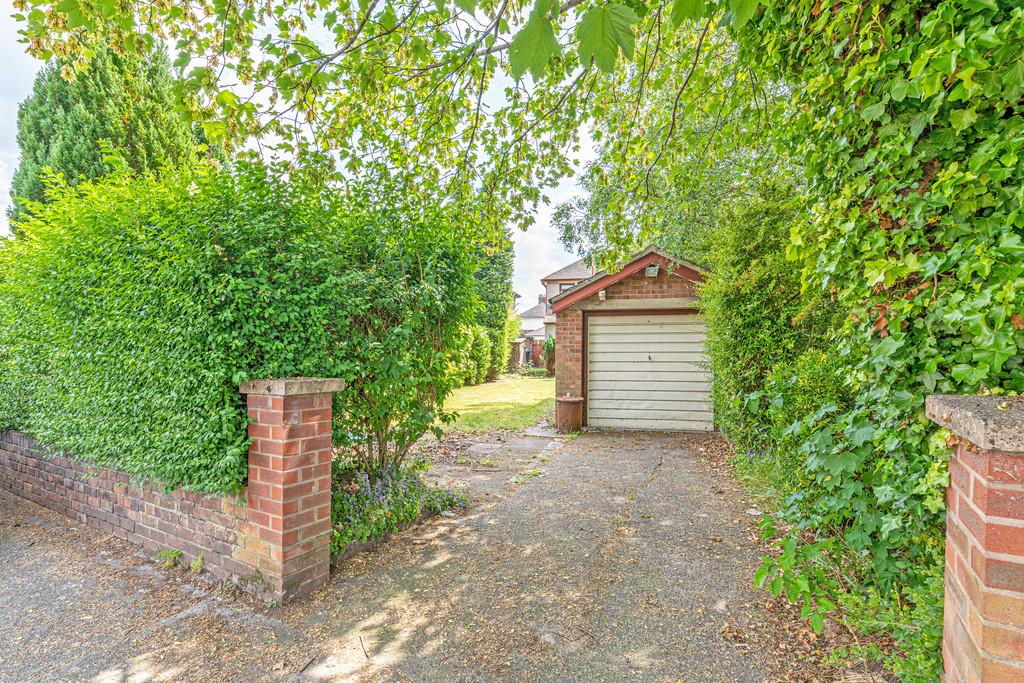 East Avenue, Stockton Heath, Warrington 3 bed semidetached house £