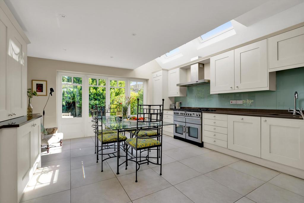 Hillbrow Road, Esher, Surrey, KT10 5 bed detached house £1,595,000