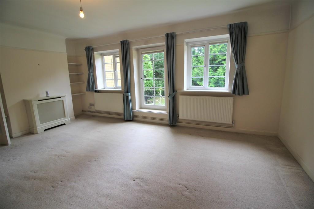 Hulse Road, Southampton 2 bed apartment £1,100 pcm (£254 pw)