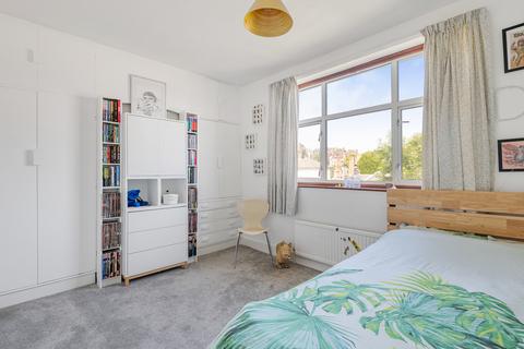 18 Alexandra Gardens, London, N10 3RL