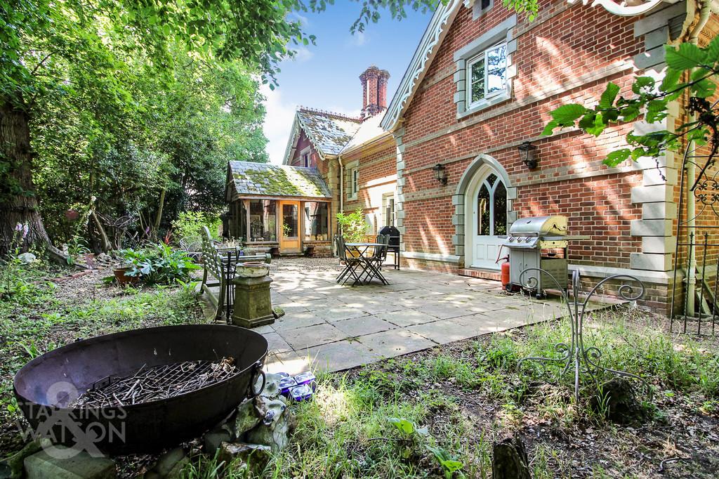 Waterloo Road, Hainford, Norwich 4 bed detached house £1,000,000