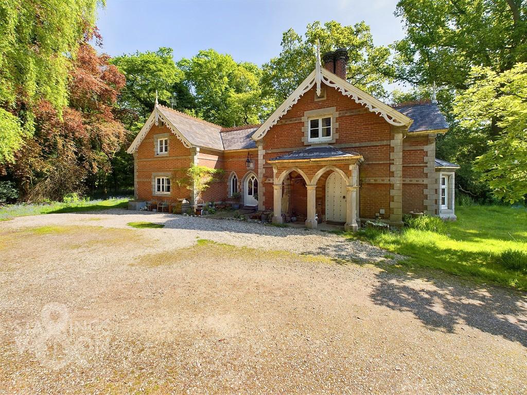 Waterloo Road, Hainford, Norwich 4 bed detached house for sale £850,000
