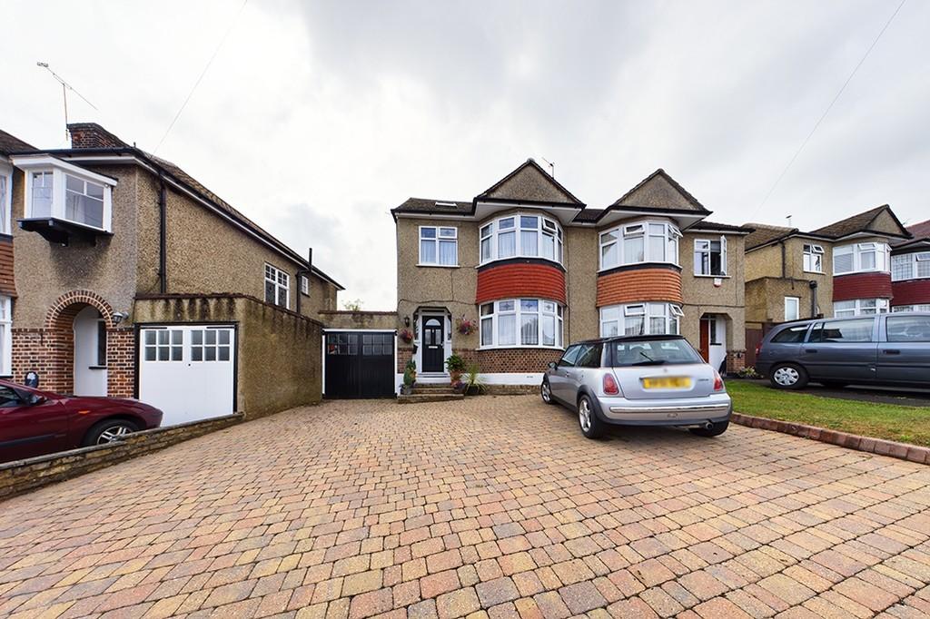 Cranbourne Road, Northwood 5 bed semidetached house £800,000