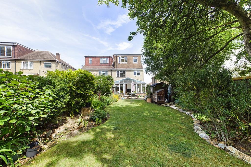 Cranbourne Road, Northwood 5 bed semidetached house £800,000