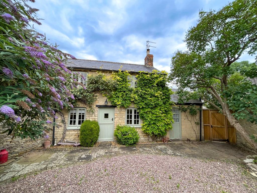 Back Lane, Ducklington, Witney, Oxfordshire, OX29 2 bed semidetached