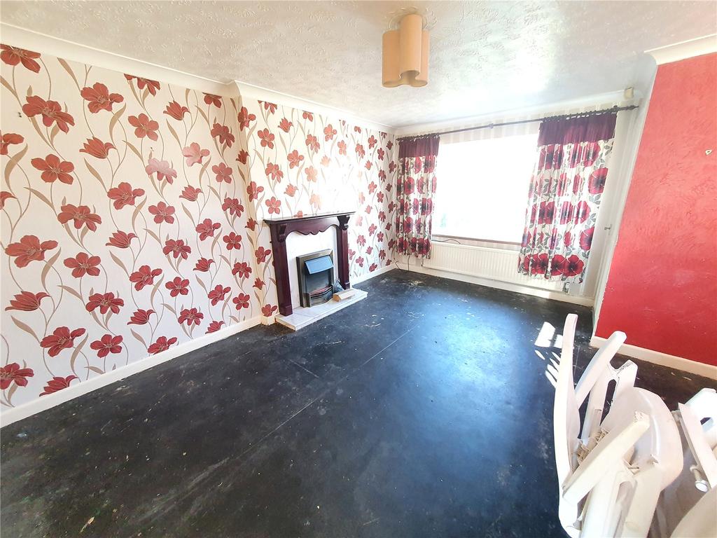 Tiverton Drive, Blackburn, Lancashire, BB2 3 bed semidetached house £125,000