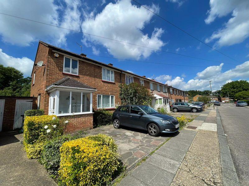 Meadfield, Edgware 3 bed end of terrace house £575,000