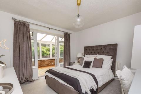 4 bedroom semi-detached house for sale - The Close, Brighton
