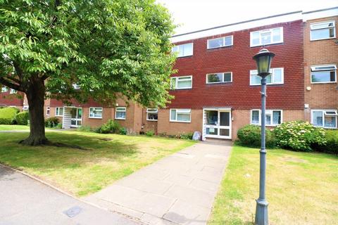 2 bedroom flat for sale, Tithe Court, Langley - 12 minute walk to Langley Station