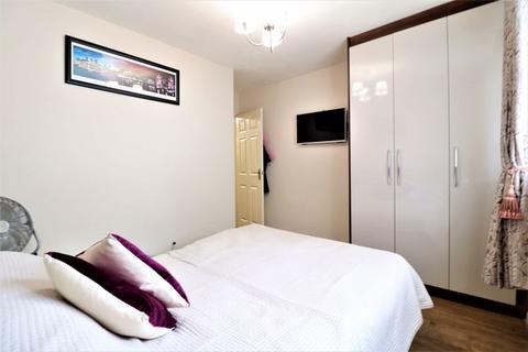 13 Tithe Court, Slough, SL3 8AS