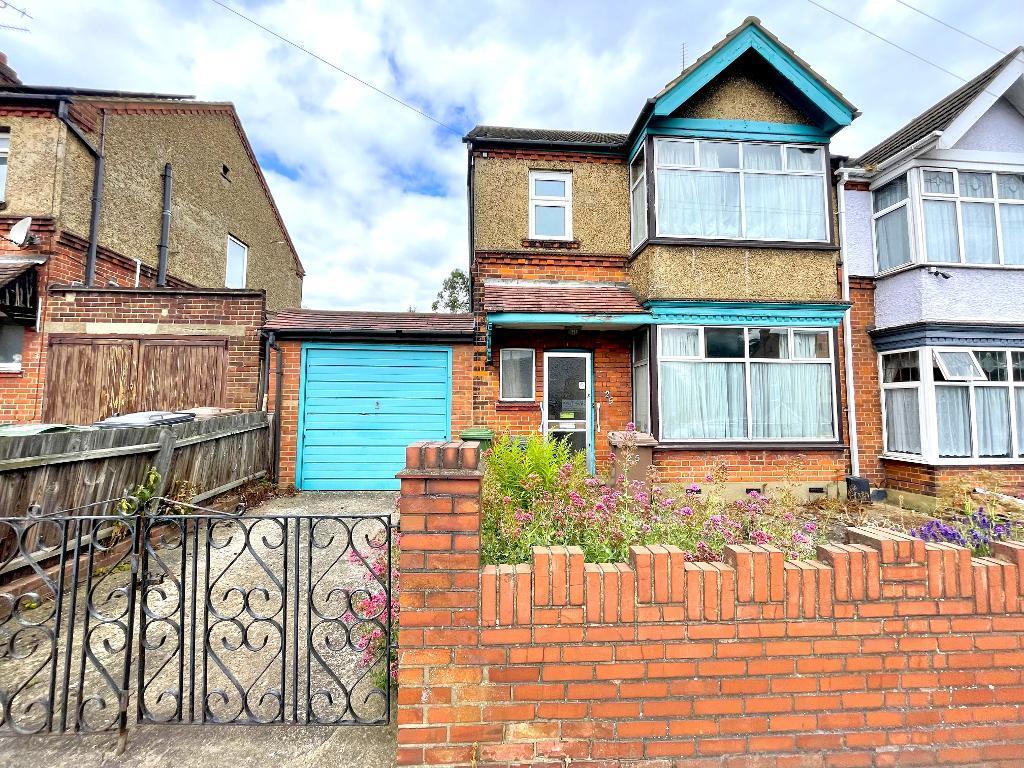 Blenheim Crescent, Luton... 3 bed semidetached house £350,000