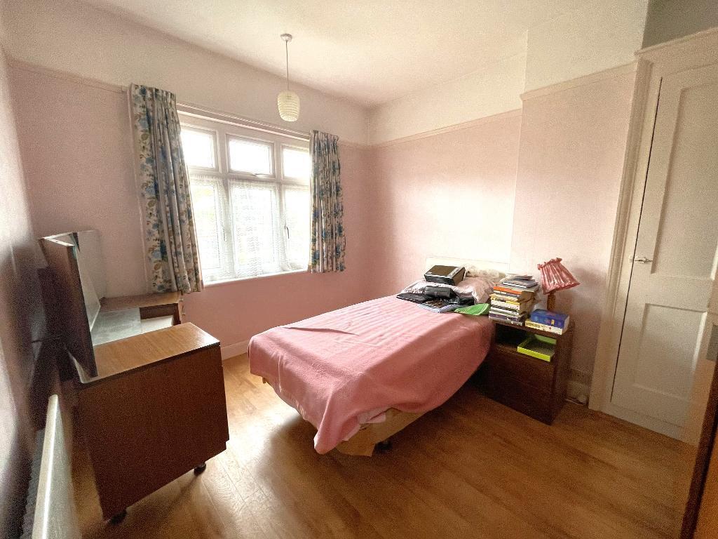 Blenheim Crescent, Luton... 3 bed semidetached house £350,000