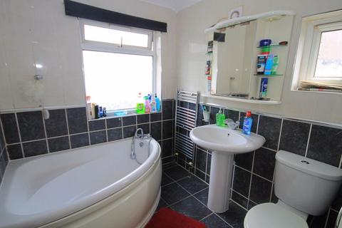 4 bedroom end of terrace house for sale, Rothesay Avenue, Greenford