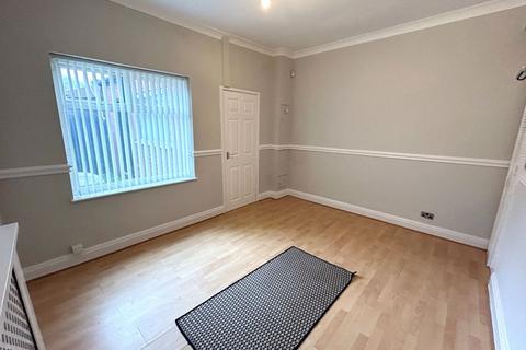 2 bedroom terraced house to rent, Houghton Street, Manchester