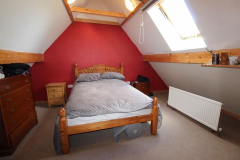3 bedroom end of terrace house for sale - Haig Road, Wrexham