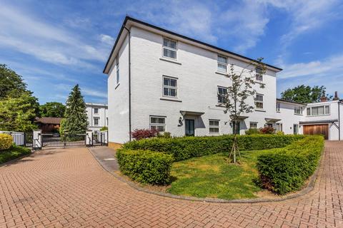 1 Eden Chase, Edenbridge, TN8 6AX