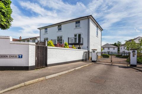 1 Eden Chase, Edenbridge, TN8 6AX