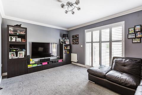 1 Eden Chase, Edenbridge, TN8 6AX