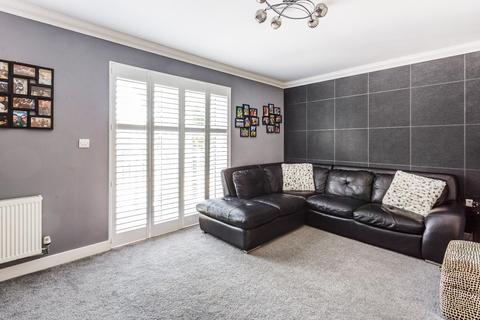 1 Eden Chase, Edenbridge, TN8 6AX