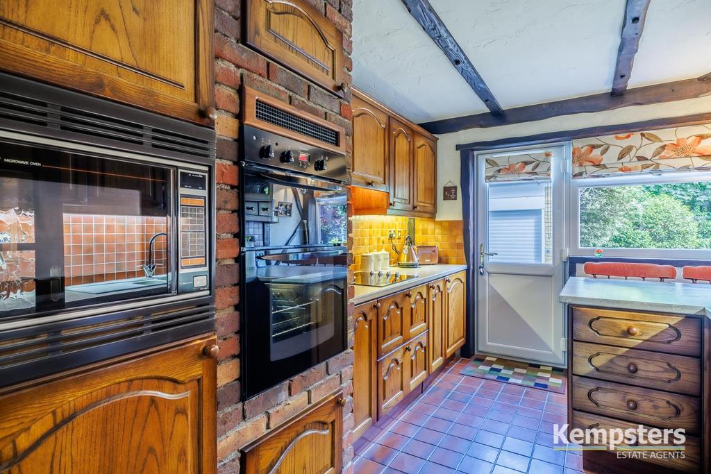 Kitchen 1.jpg