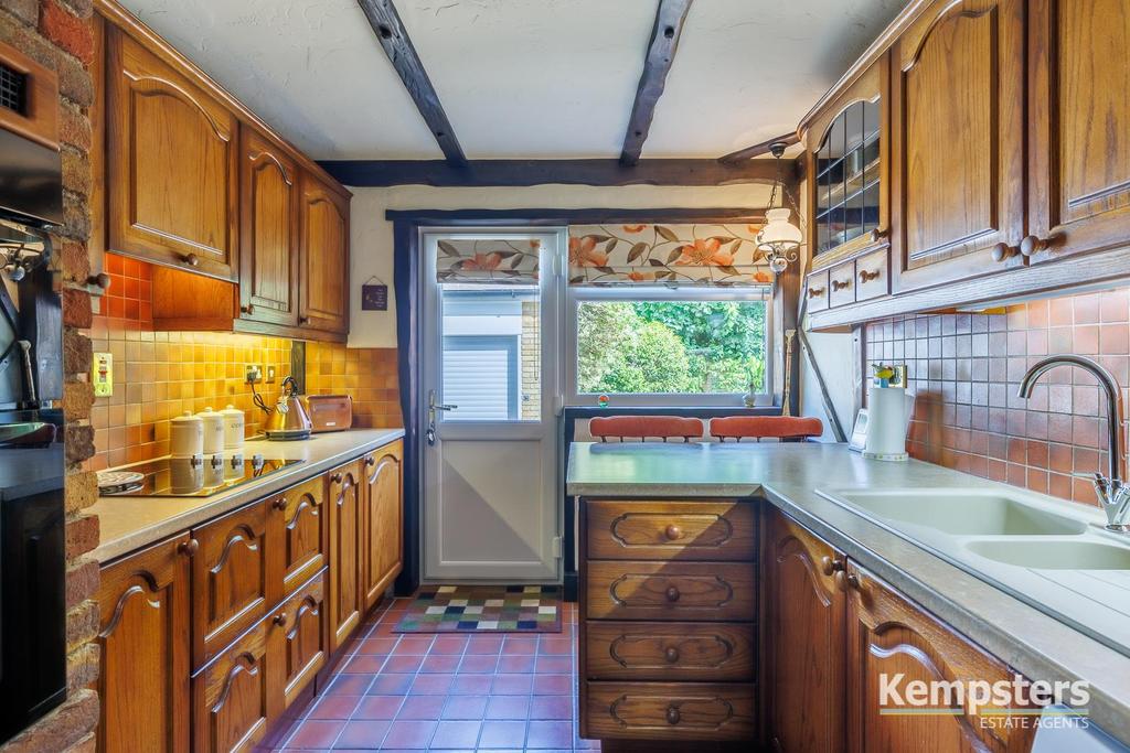 Kitchen 2.jpg