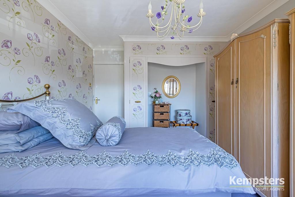 Bedroom 2 3rd.jpg