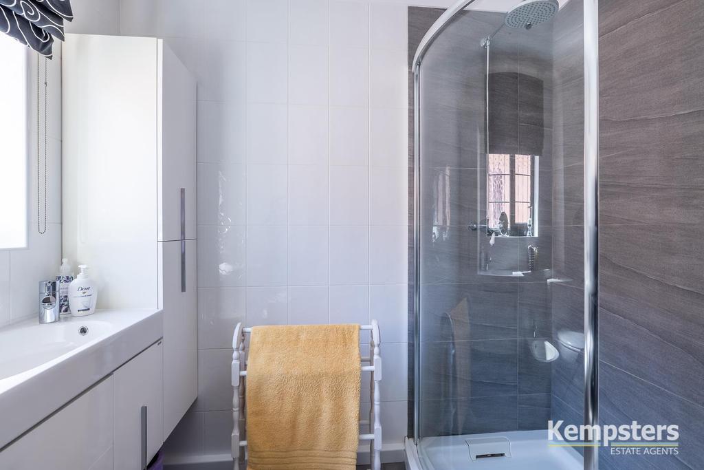 Bathroom 2nd.jpg