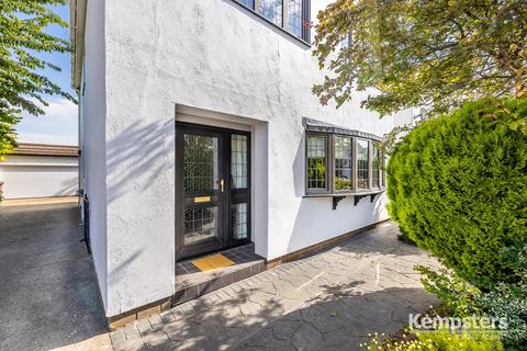 14 Regent Close, Grays, RM16 2RD