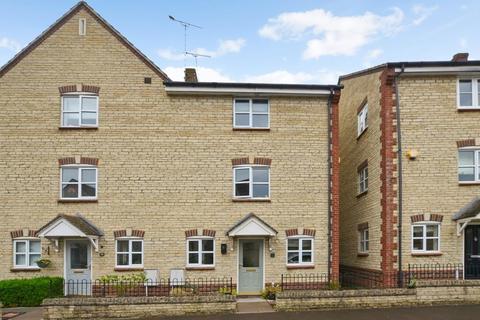 3 bedroom townhouse for sale - Mallards Way, Bicester