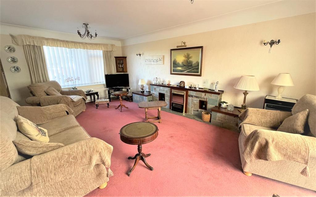 Jeffreys Road, Wrexham 3 bed detached house £400,000