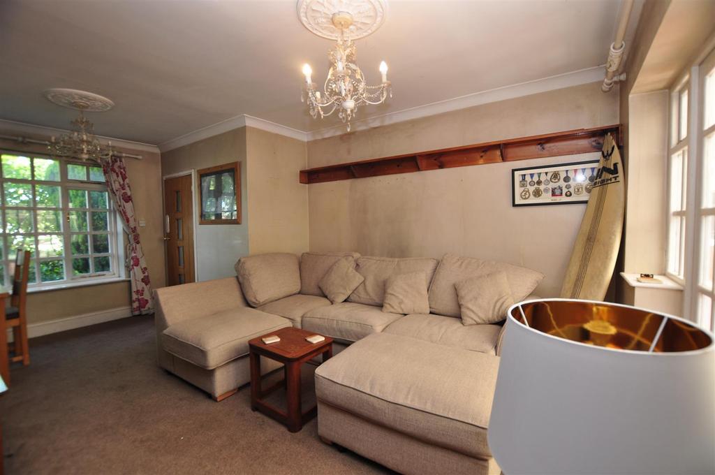 Spring Meadow Road, Dudley 3 bed semidetached house £195,000