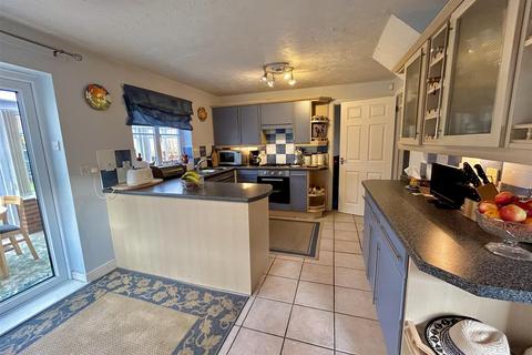 7 Bishops Walk, Cradley Heath, B64 7RH